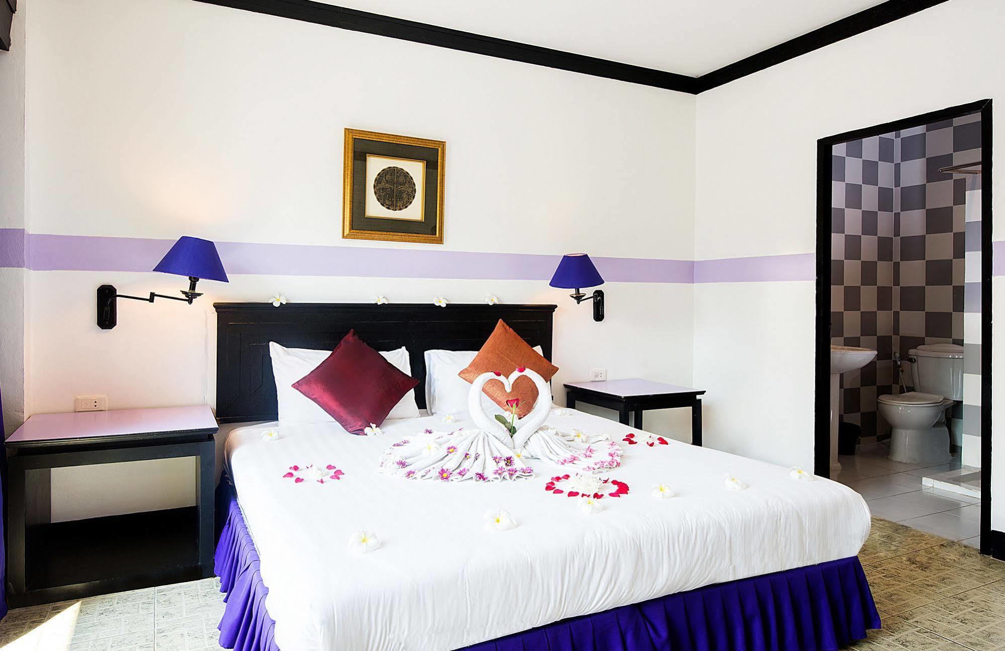 Asena Karon Resort Exterior photo